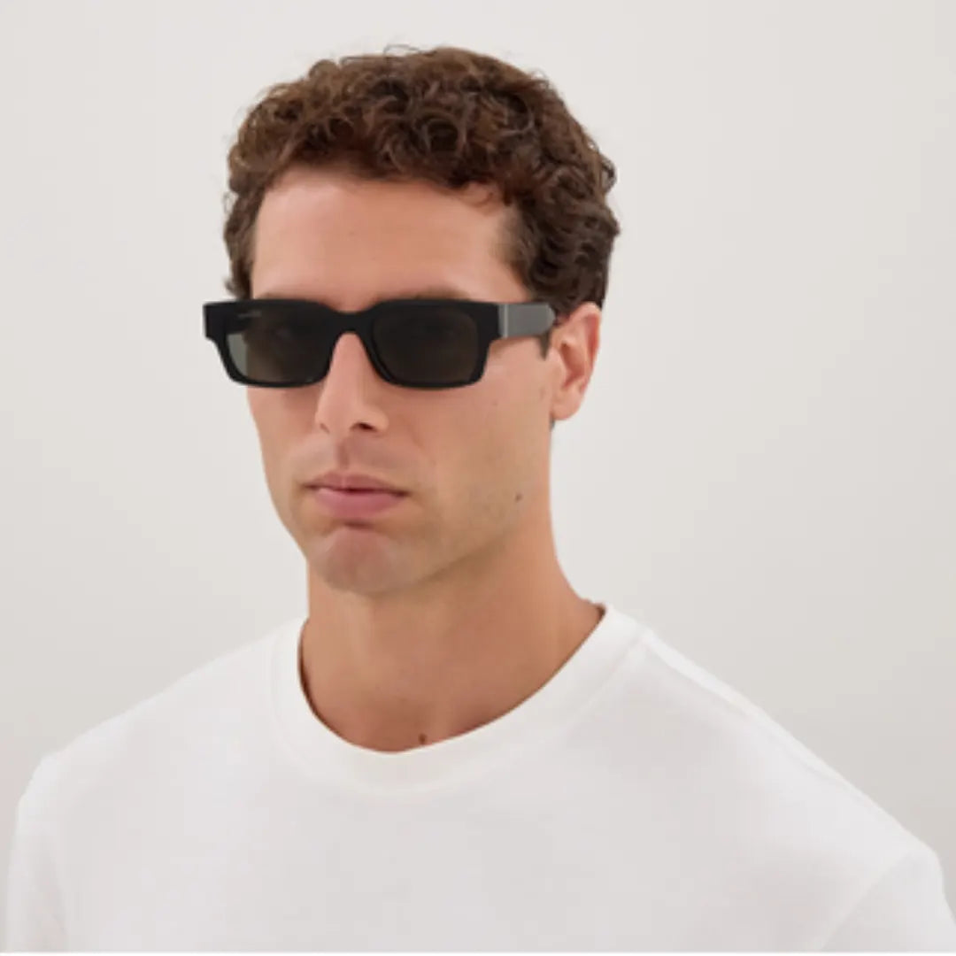 Gucci GG2084S 001 52 Sunglasses model pic